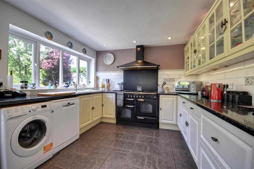 Kitchen / dining room