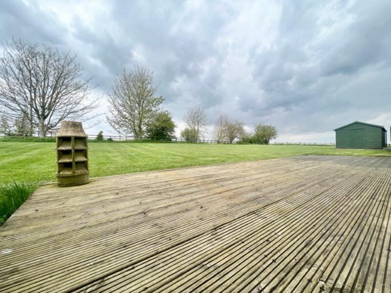 Decking to side garden