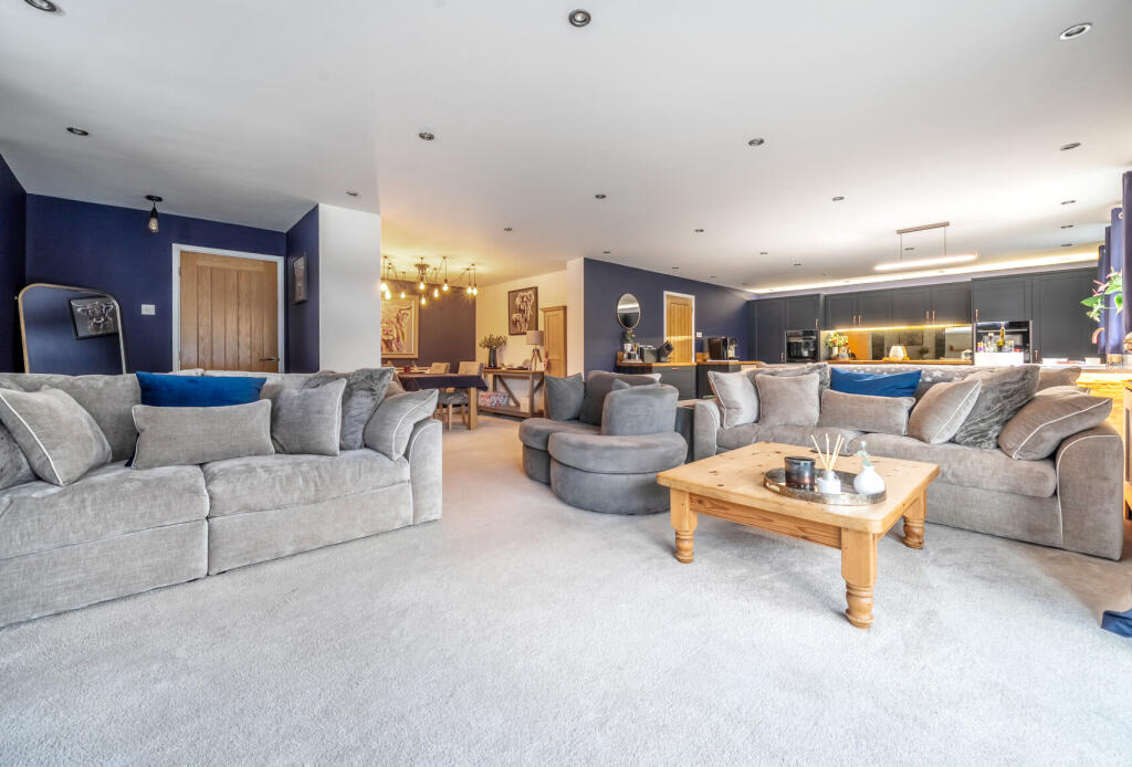 1380894-7-6915c24...