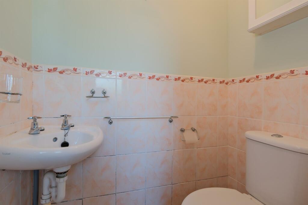 027-30 Braemar Cres, Carluke ML8 4BH.jpg
