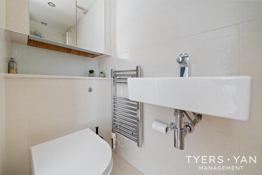 En Suite Bathroom
