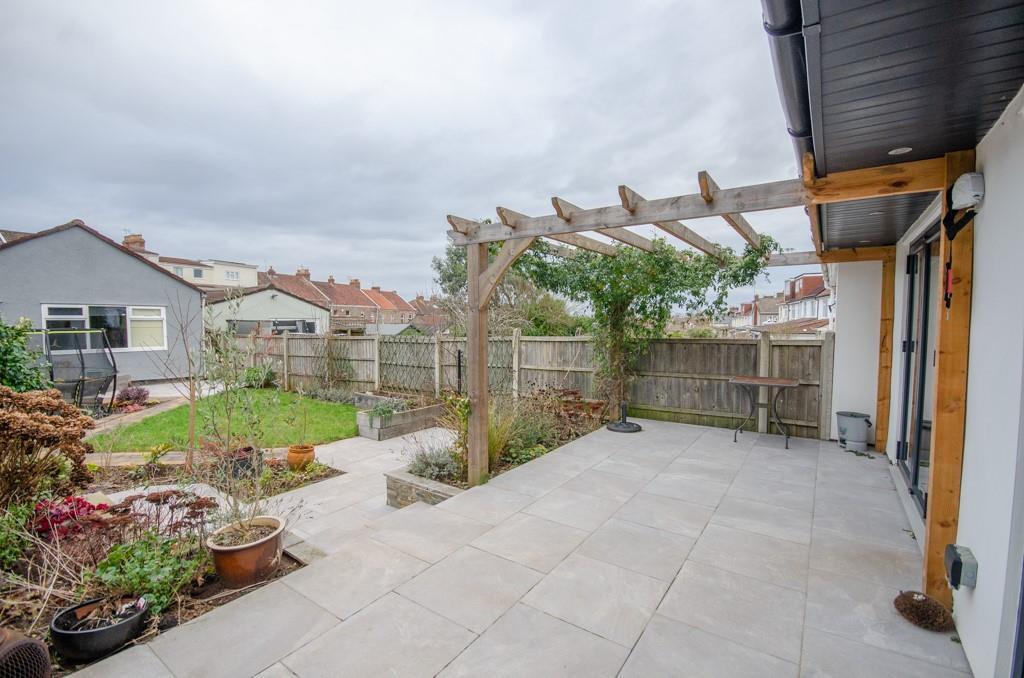 Rear garden pic 3.jpg