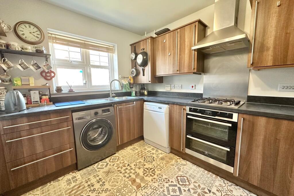 Gomer Road, BAGSHOT, GU19