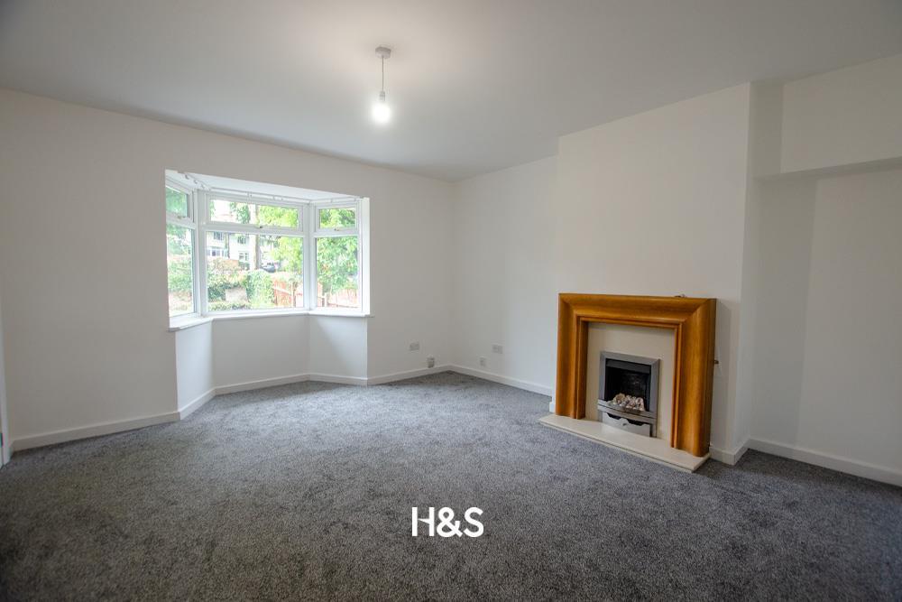 116 Cleeve Road - Lounge.jpg