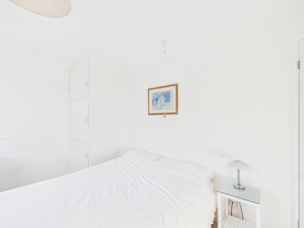 CAM03293G0-PR0250-STILL031