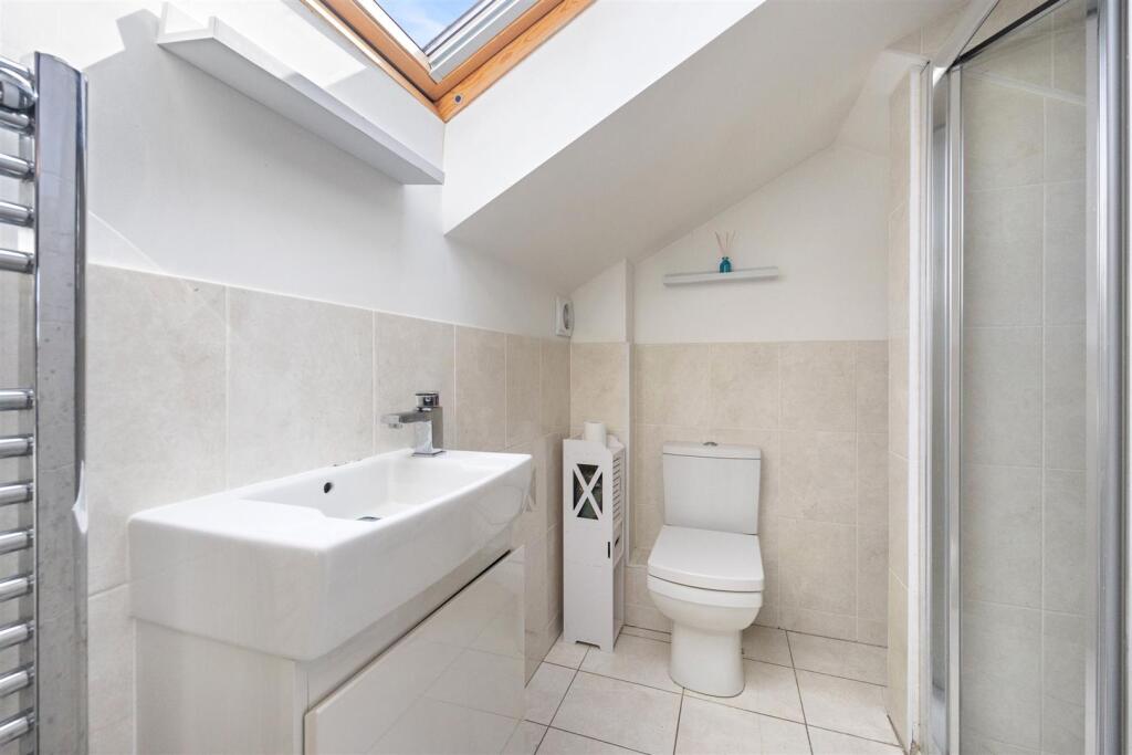 Hangleton Valley Drive 155 en suite.jpeg