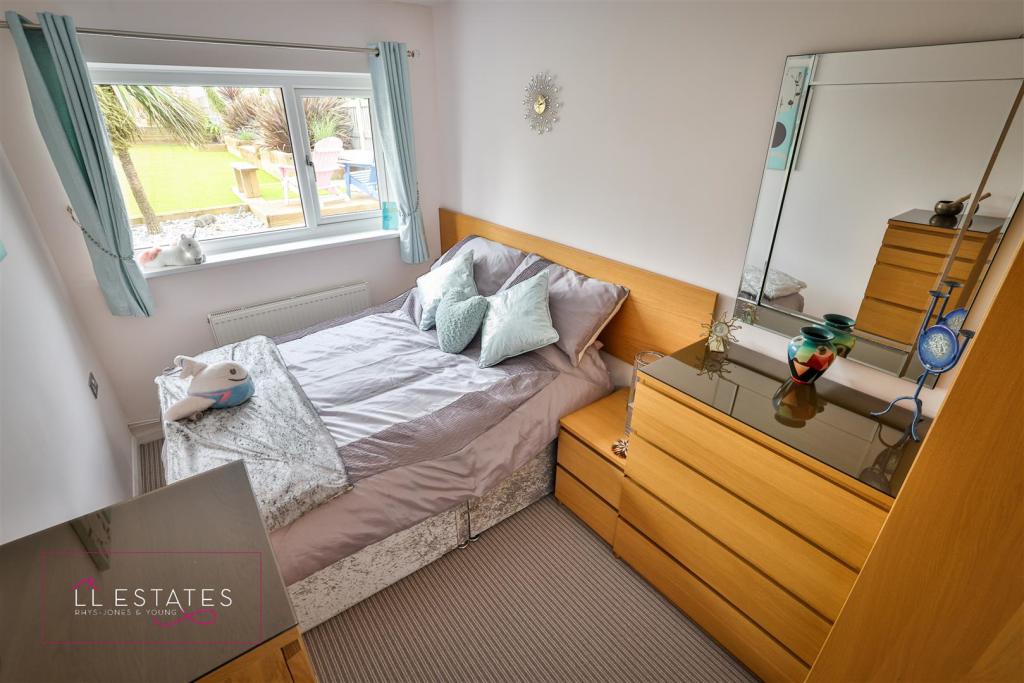 Bedroom 3. 61.jpg