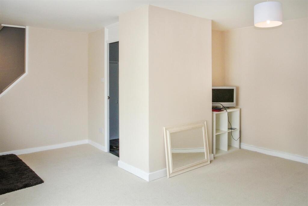 Lounge a.JPG