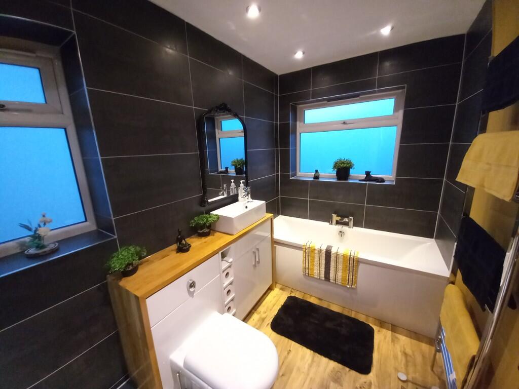 BATH/SHOWER ROOM 