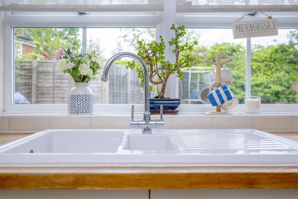 kitchen-2.jpg