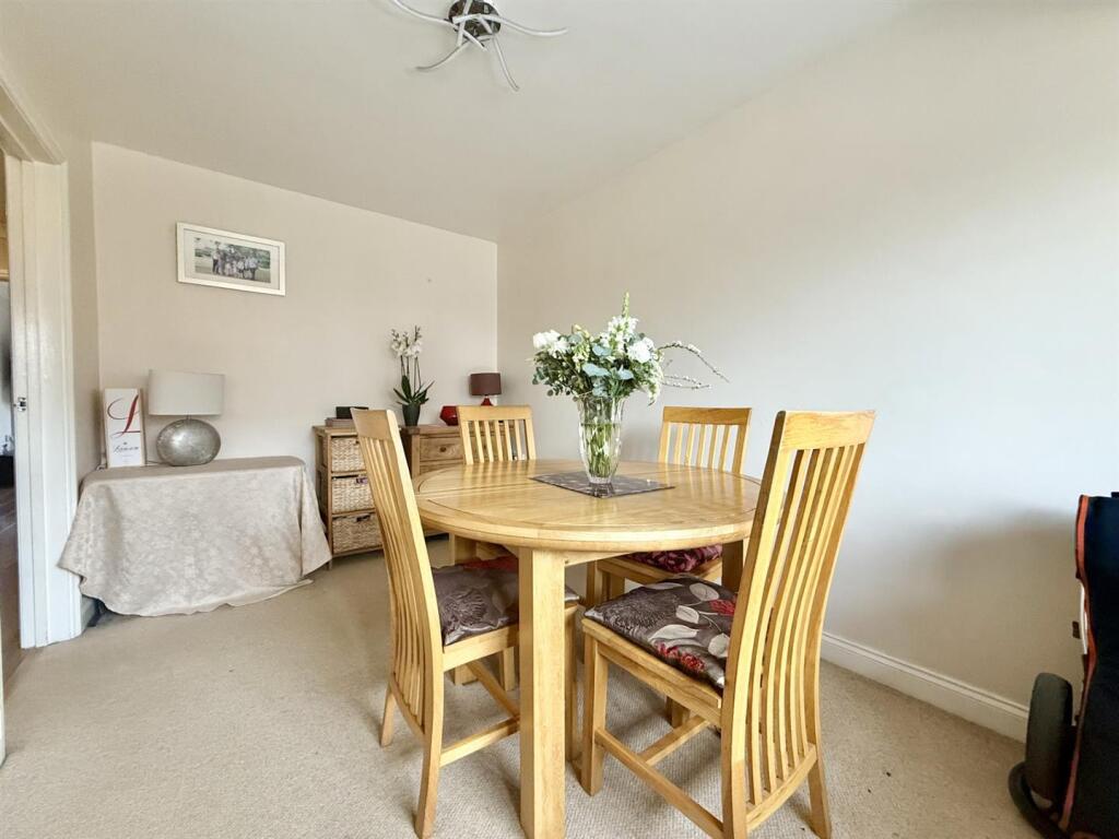 DiningRoom.jpg