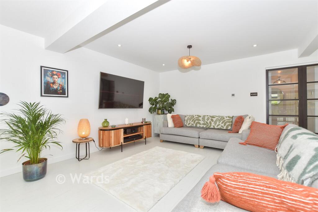 Lounge/Dining Area/Kitchen