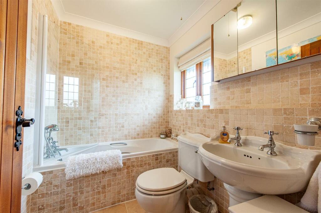 Bedroom 2 En-suite.jpg