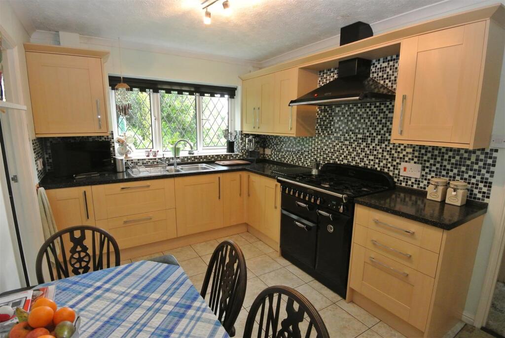 Kitchen Breakfast Room.JPG