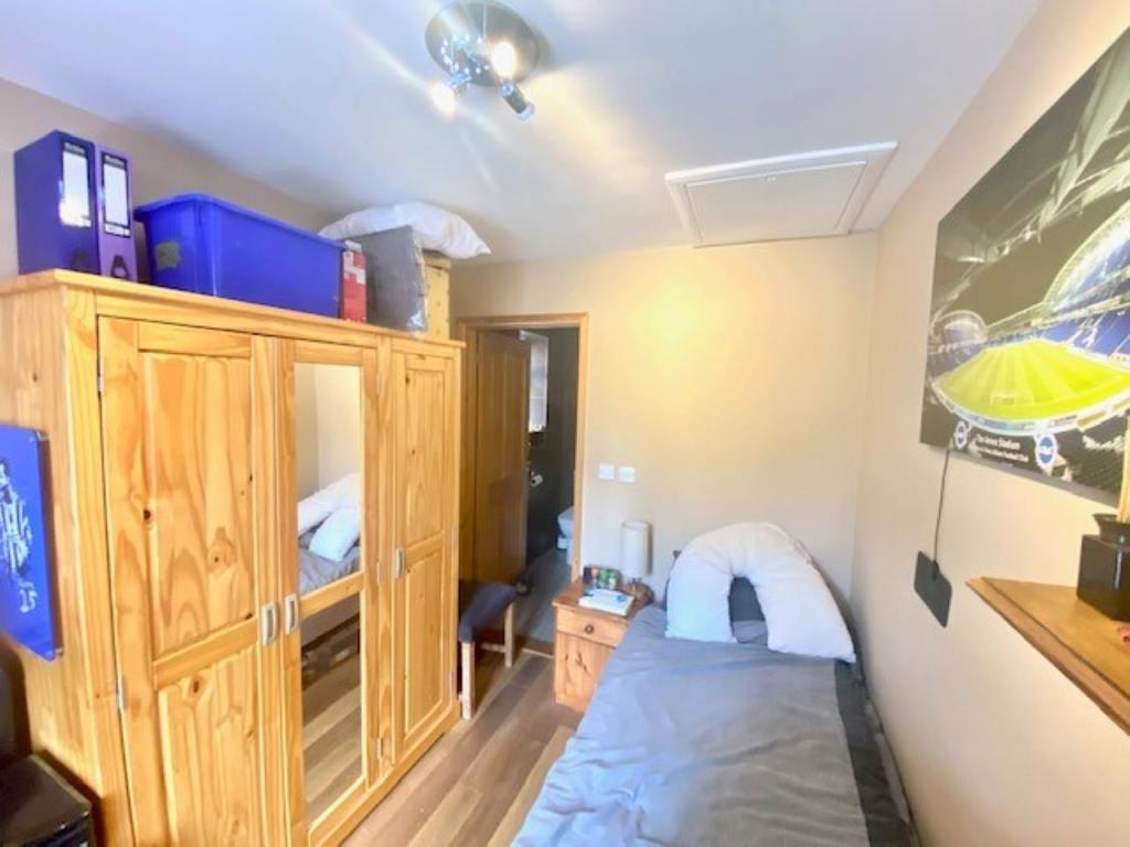 Downstairs annexe Be