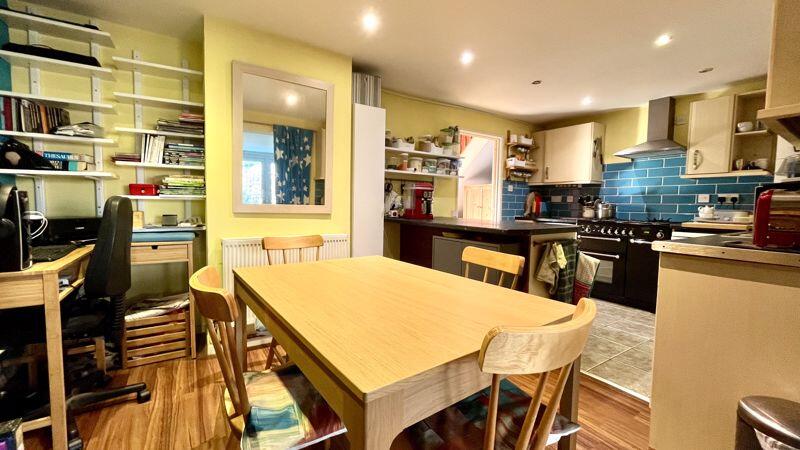 Kitchen/Breakfast Area