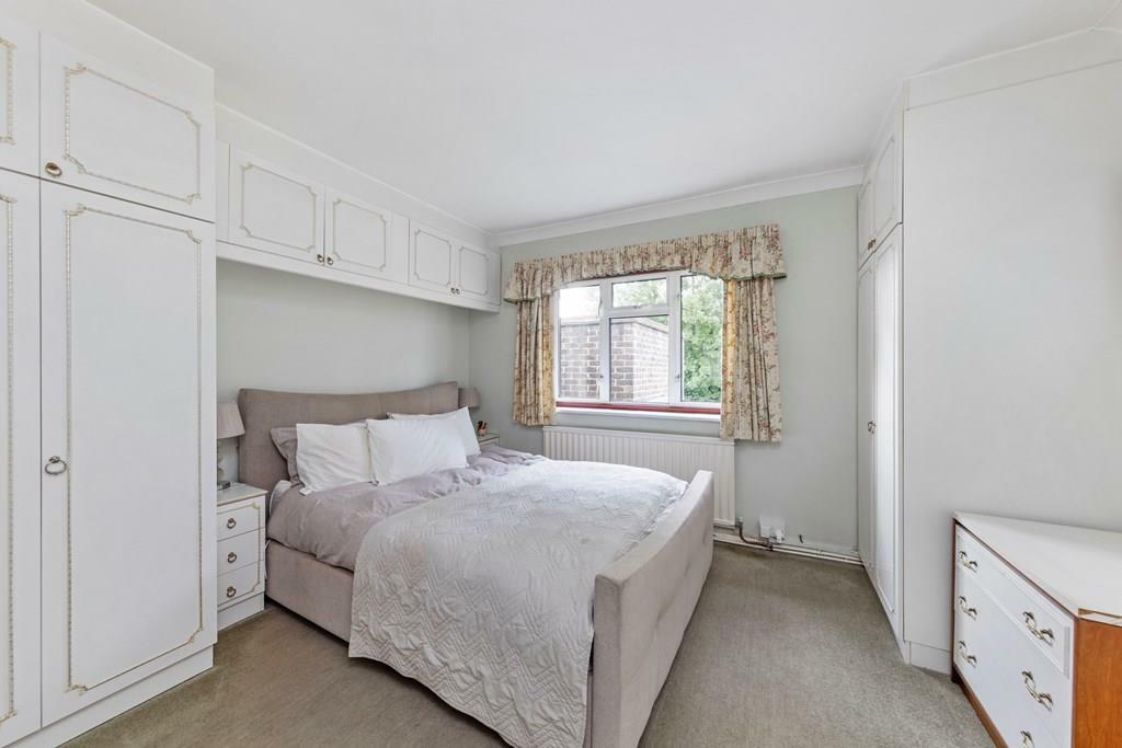 3 Elm Close, Leatherhead, Surrey, KT22 8HA-4.jpg