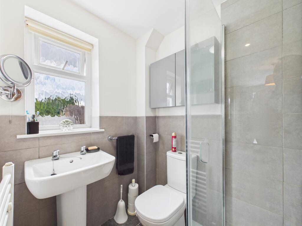 en-suite shower room