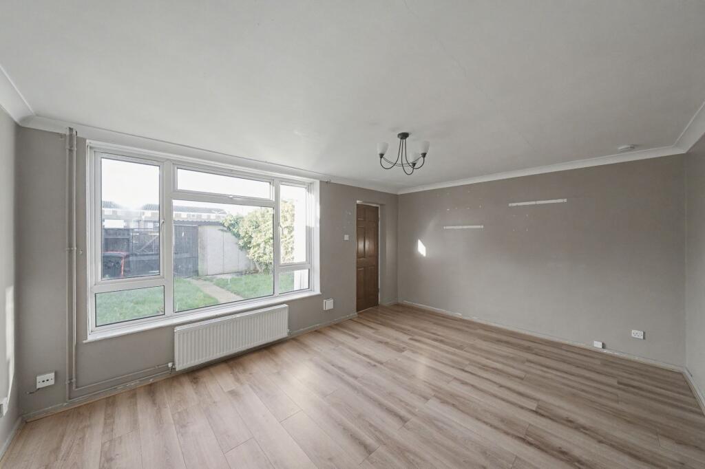 320 Spackmans Way, Slough, SL1 2SD