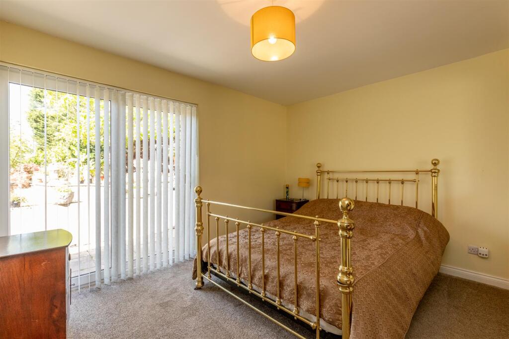 Lyndale, Over Lane Bed 1.jpg