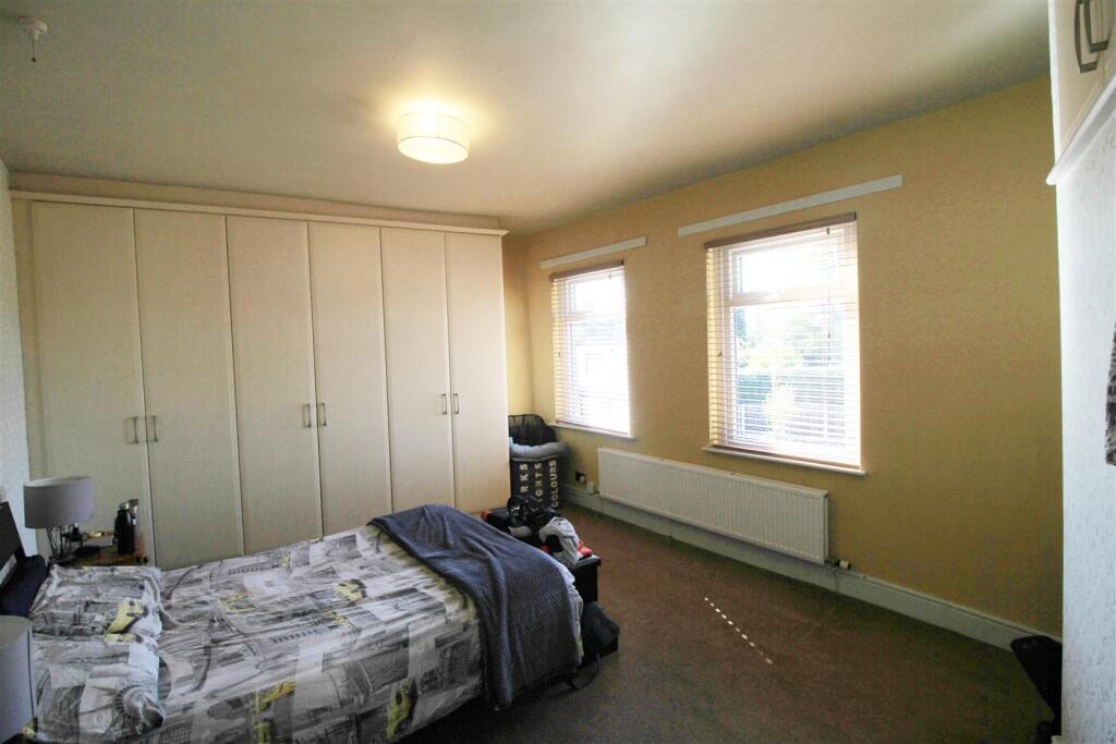 Bedroom 1.jpg