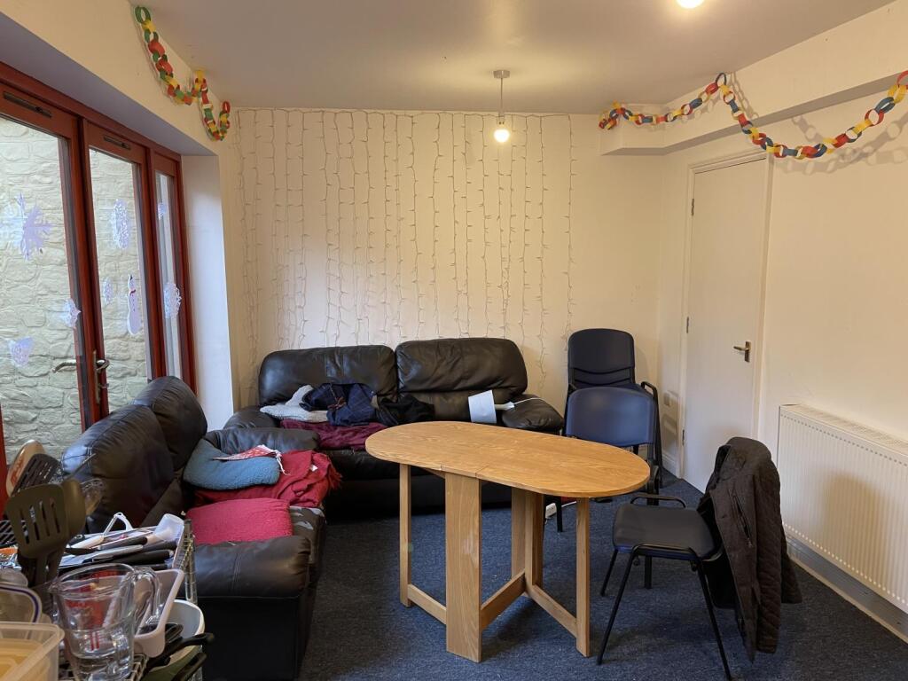 CE8950FD-EB12-4F5D-82D6-F484113CAA26