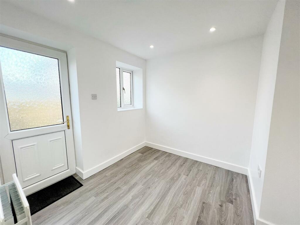 Dining Area.jpg