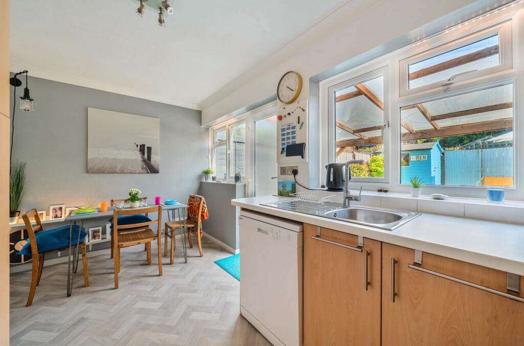 18-681e69fea6720-...