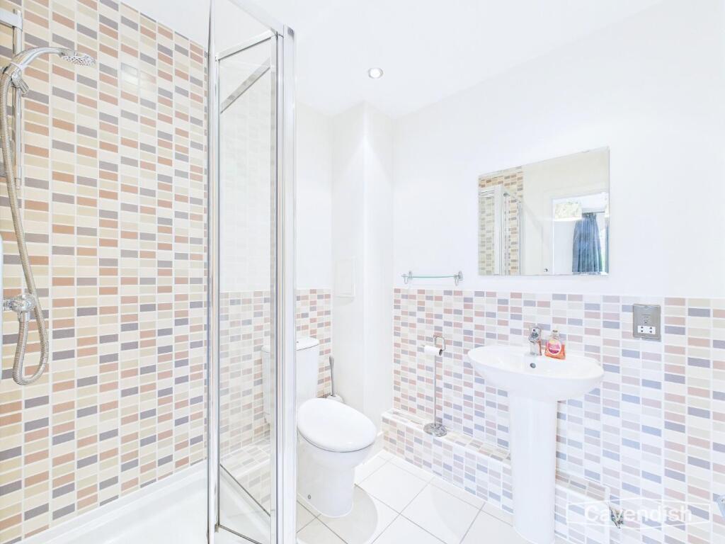 EN-SUITE SHOWER ROOM