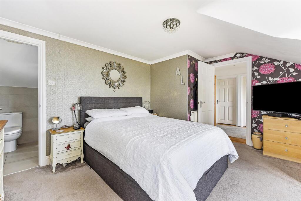 Master Bedroom.jpg