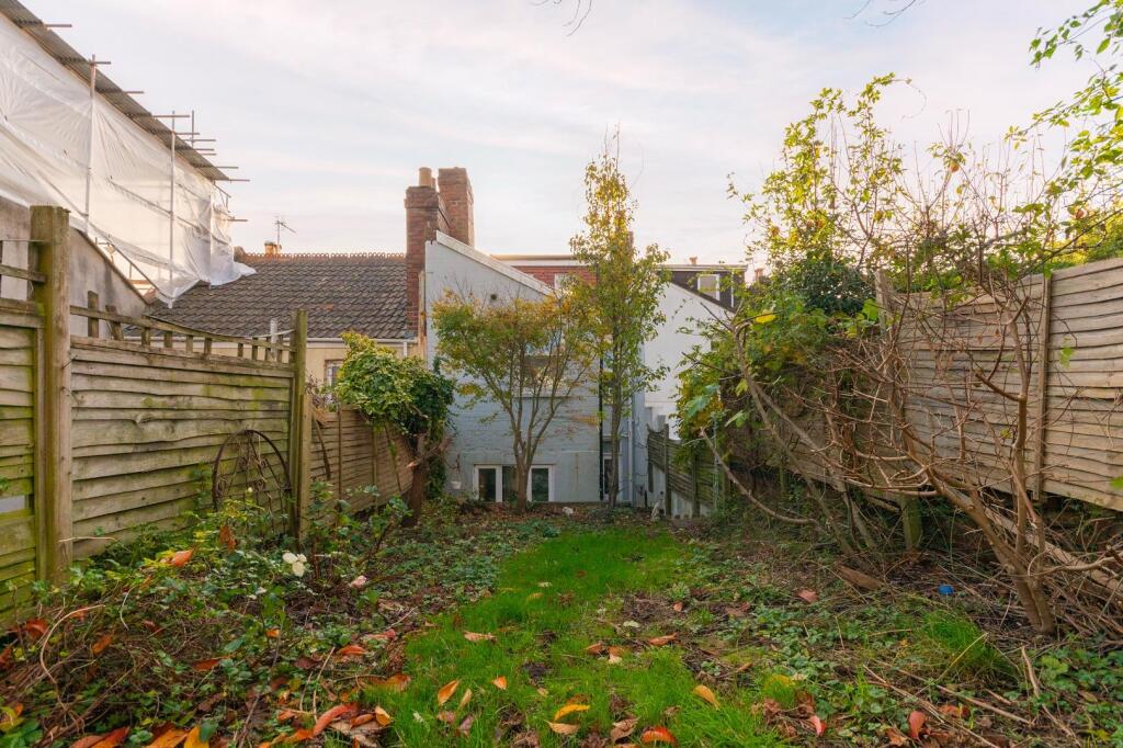 1C1R3WH - External C.jpg