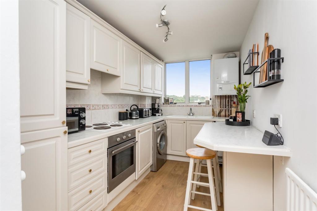 Sussex Court 65 Eaton Road-5.JPG