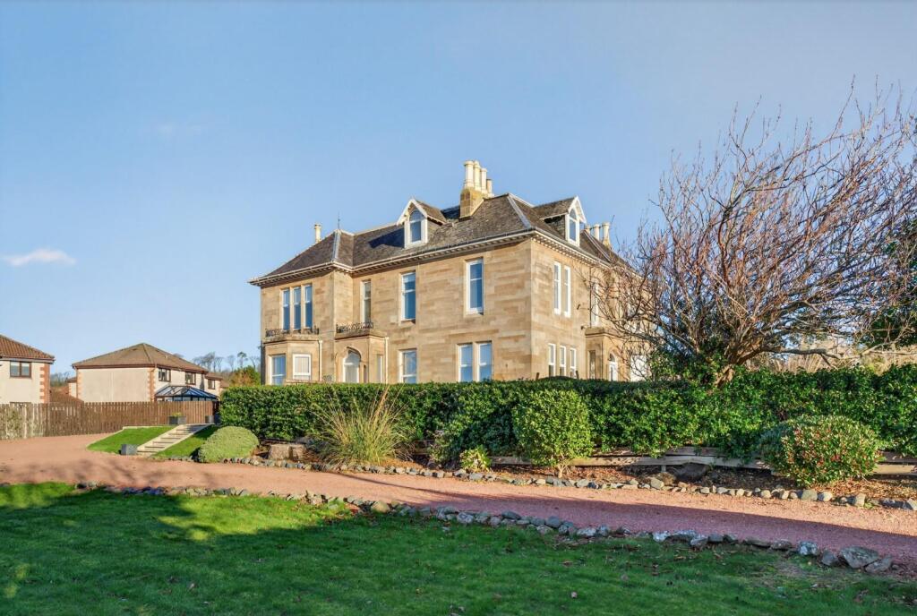 8 buchanan street, largs_06.jpg