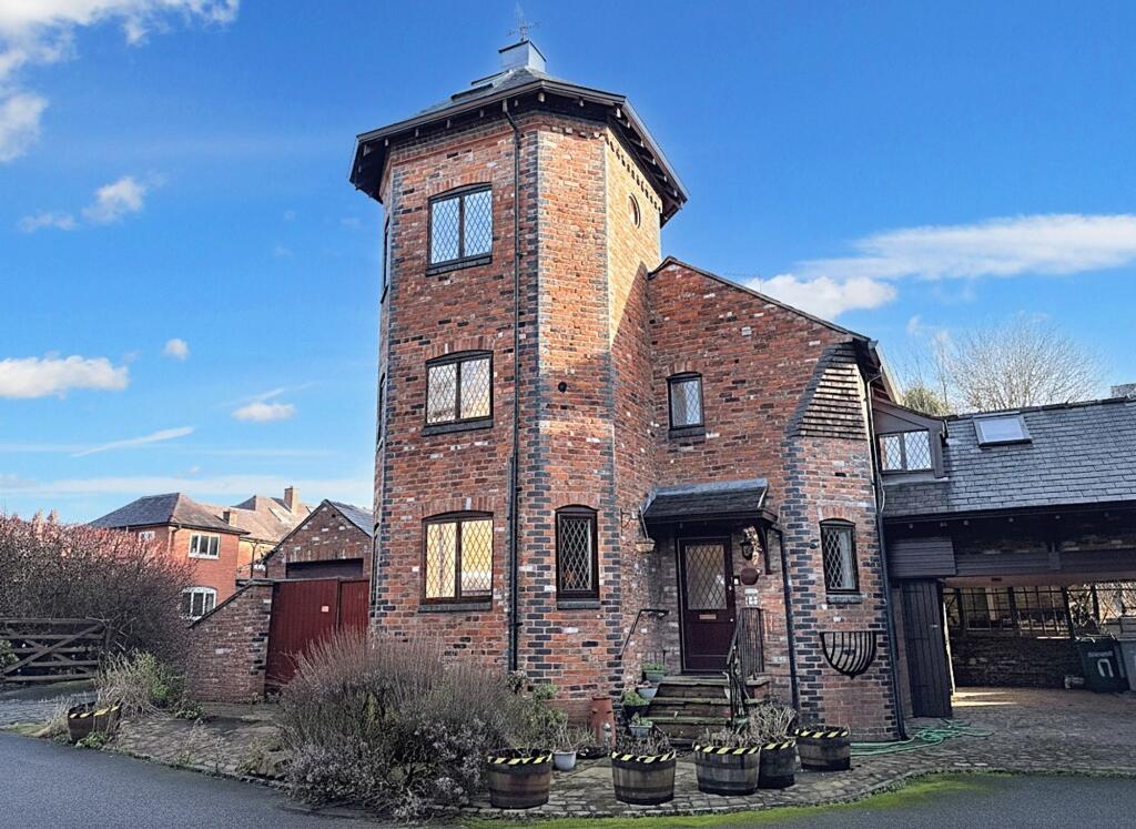 Roan House Way, Macclesfield, SK11