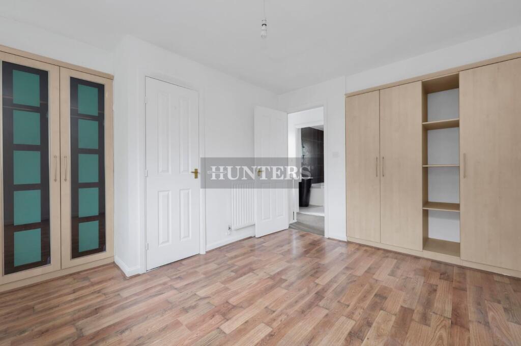 Master Bedroom        .JPG