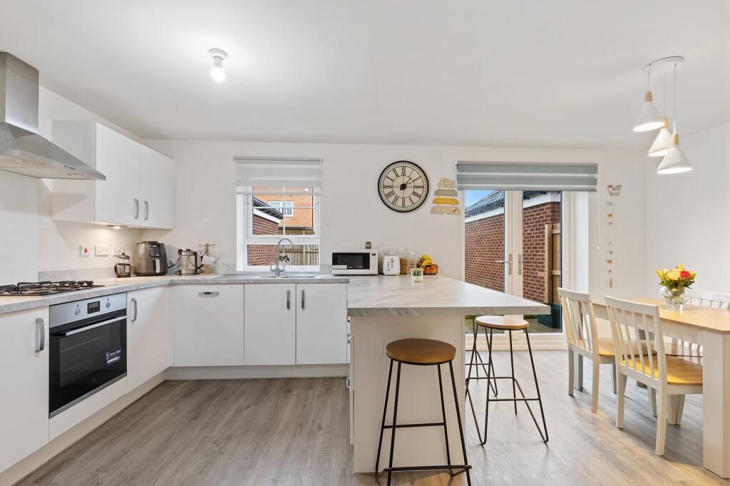 27 Riverside Lane, W