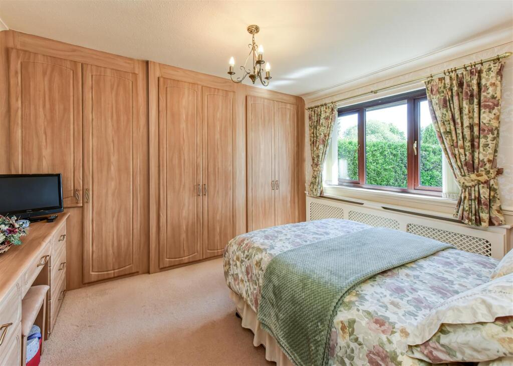 11a Wrekin Drive-bed1.jpg