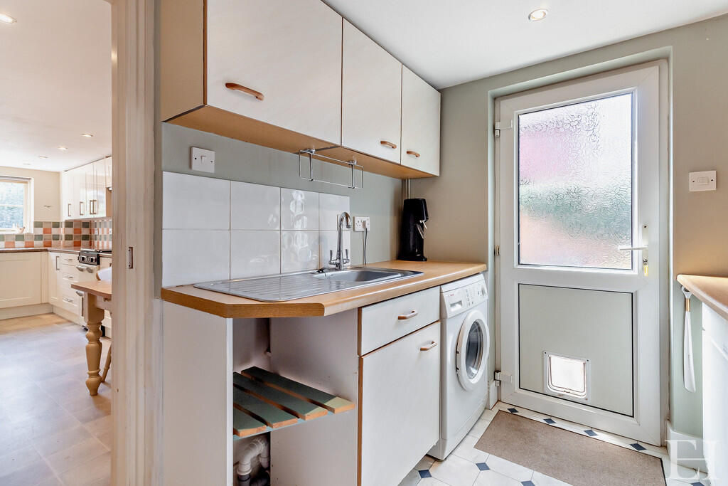 8658864-interiorW...