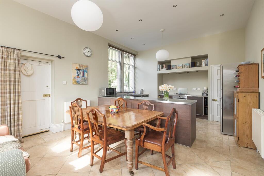 Breakfasting Kitchen