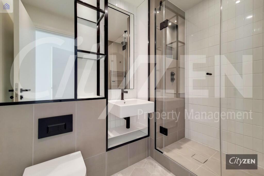 EN SUITE SHOWER ROOM