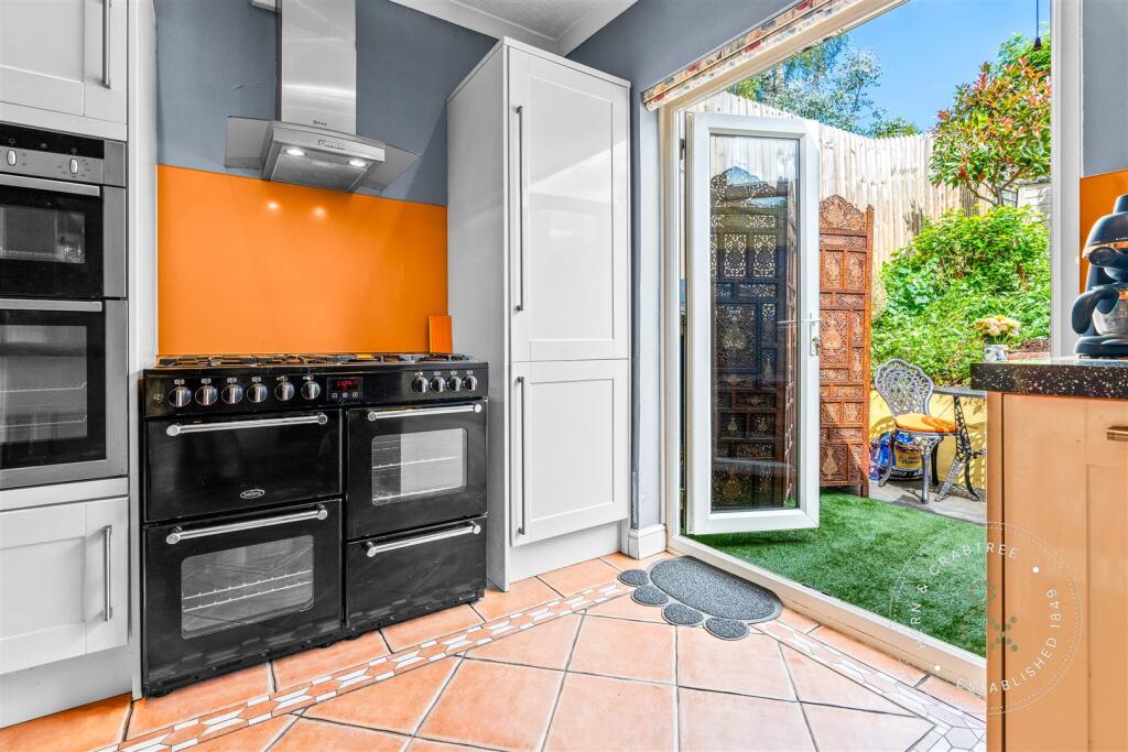 Commercial Road, Hern Crabtree (22).jpg