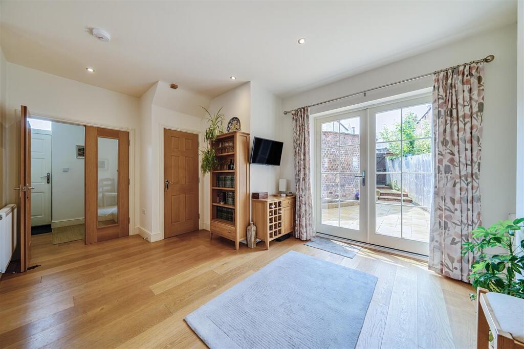 27 Moat Lane, Towcester (5).jpg