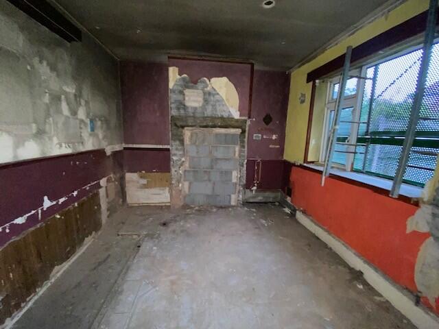 DINING ROOM T202510231607.jpg