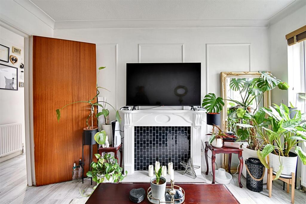 Lounge 3.jpg