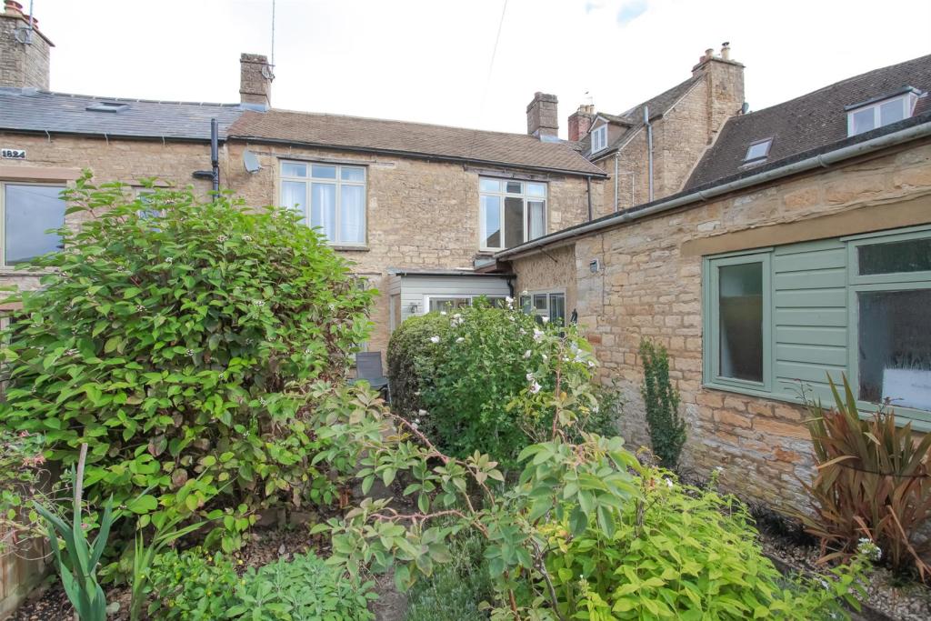 2 Church Street front garden v2.jpg