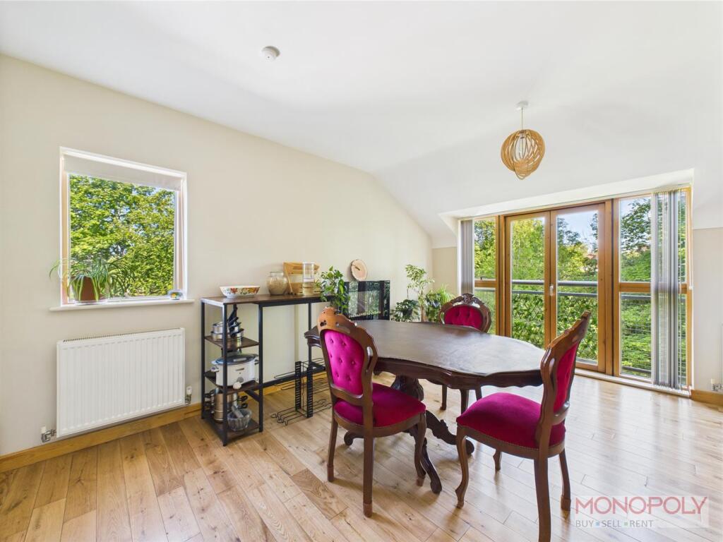 OPEN PLAN LOUNGE/KITCHEN/DINING ROOM