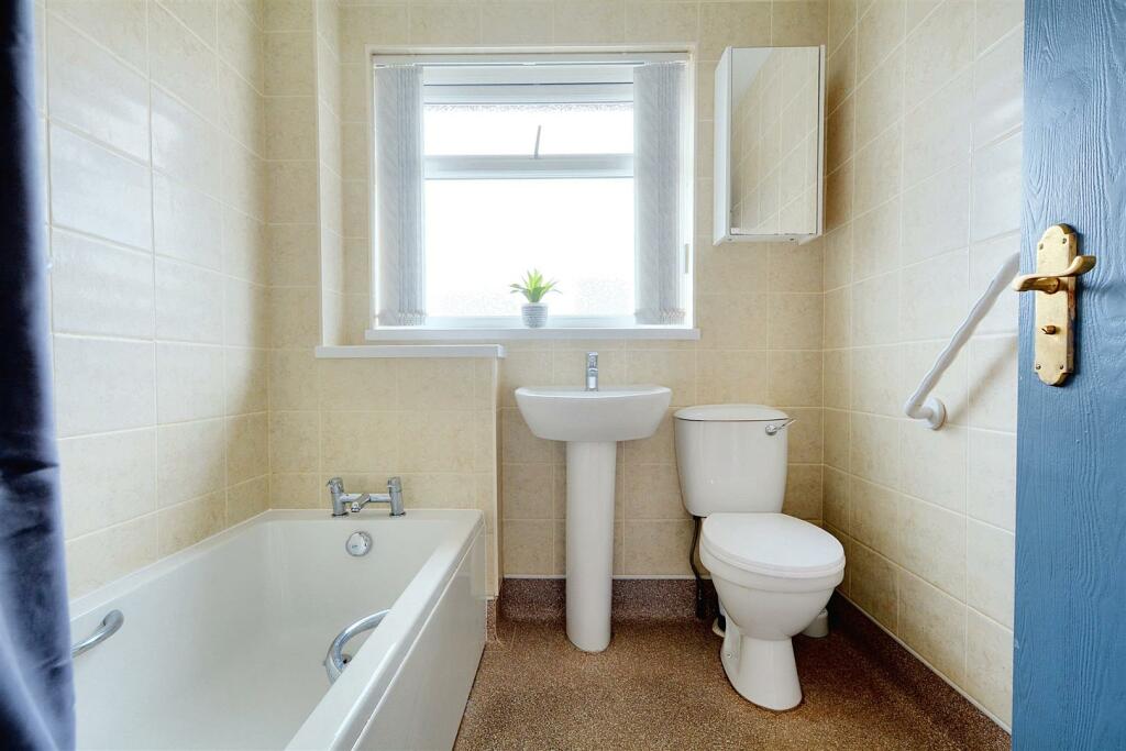 Bathroom_2.jpeg