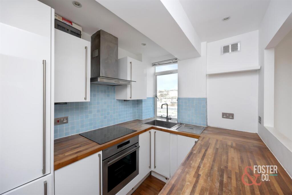 Embassy Court, Flat 77-015.jpg