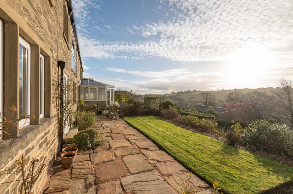 02 - 1 Westfield Mews BD13 3AP