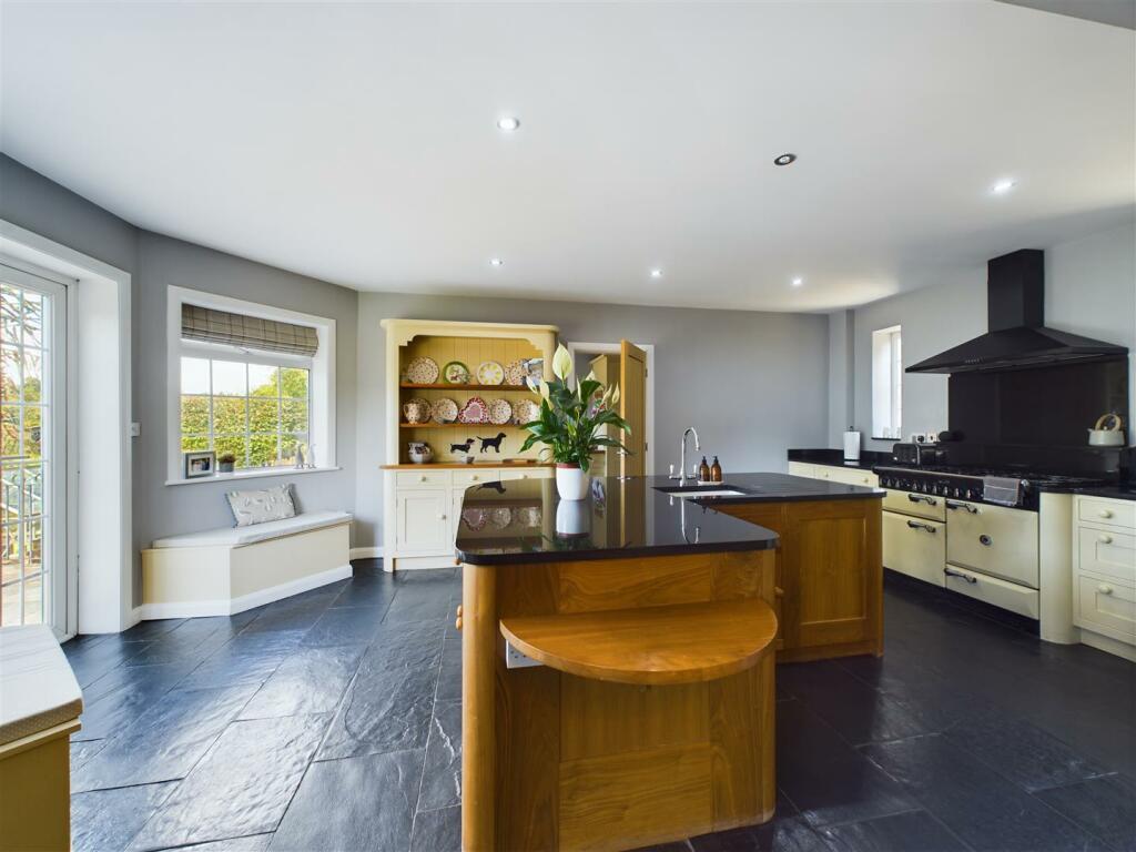 KITCHEN/ LIVING/ DINER